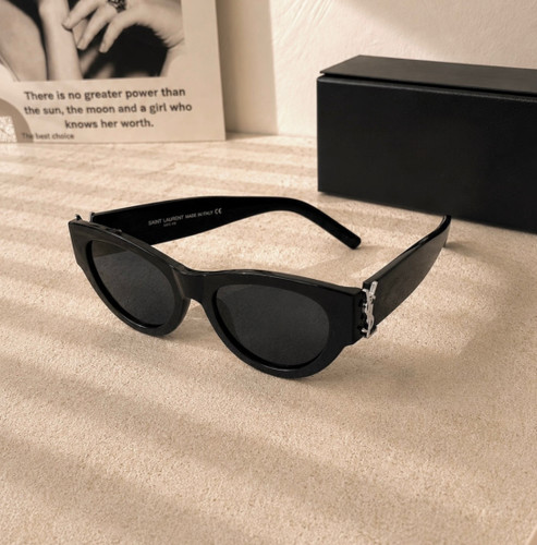 عینک آفتابی زنانه YSl گربه ای کد - 1034